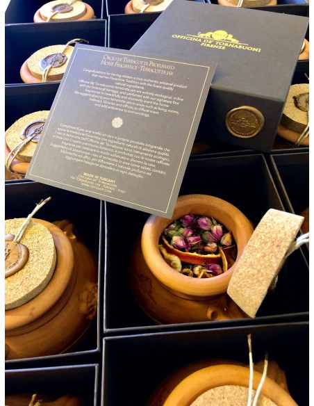 Noble Flower Pot Pourri: Elegance & Tuscan Craftsmanship